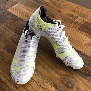 Nike Vapor 14 Academy soccer cleats